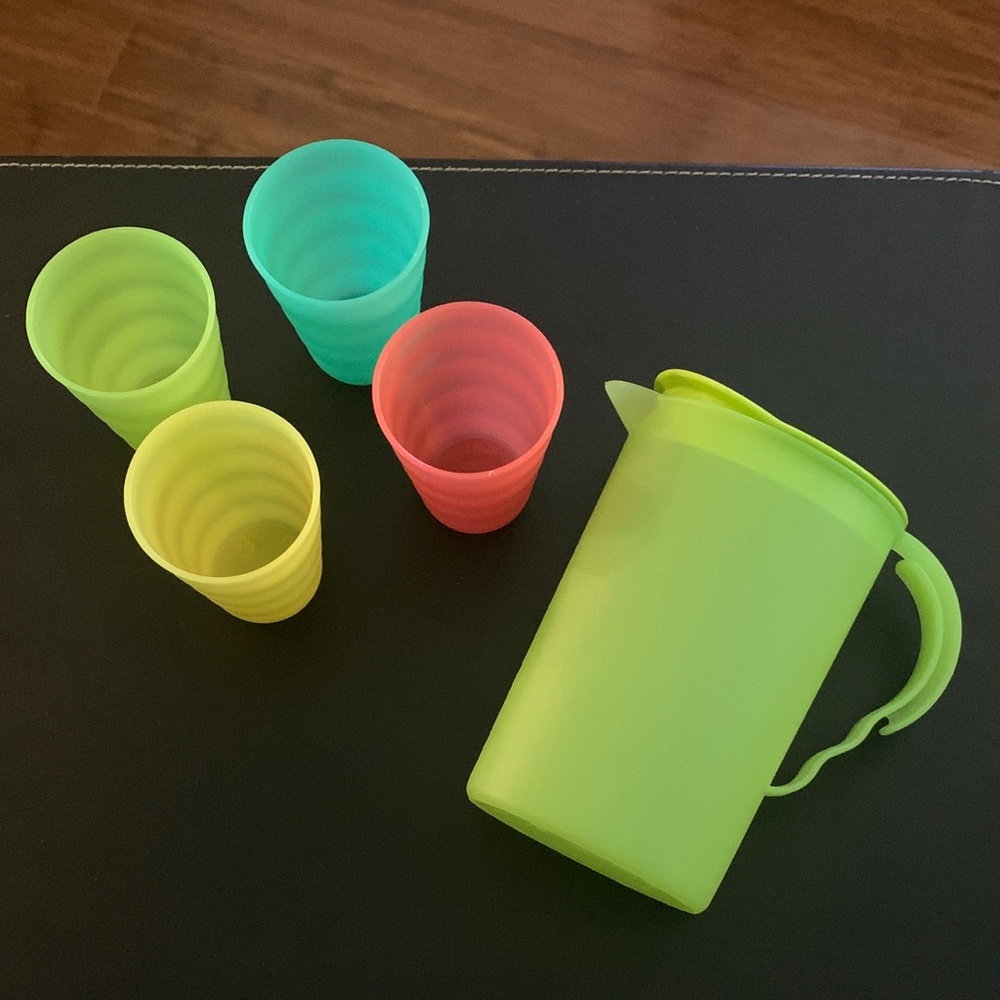 Tupperware Vibrant Green Mini Pitcher and Cup Set